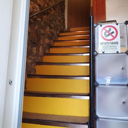 Dora Baltea Monolocale Primo Piano Mansarda Secondo Piano Верона Номер фото